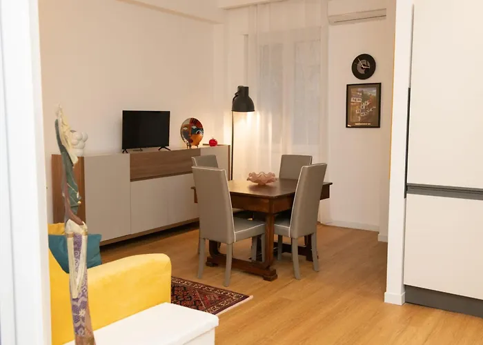 Via Minzoni 26 דירה *